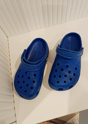 Crocs 32
