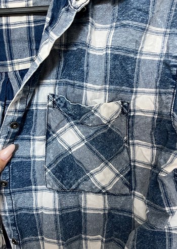 Düğmeli Uzun Kollu Mavi Kot Gömlek - Görsel 2