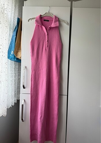 Pembe elbise