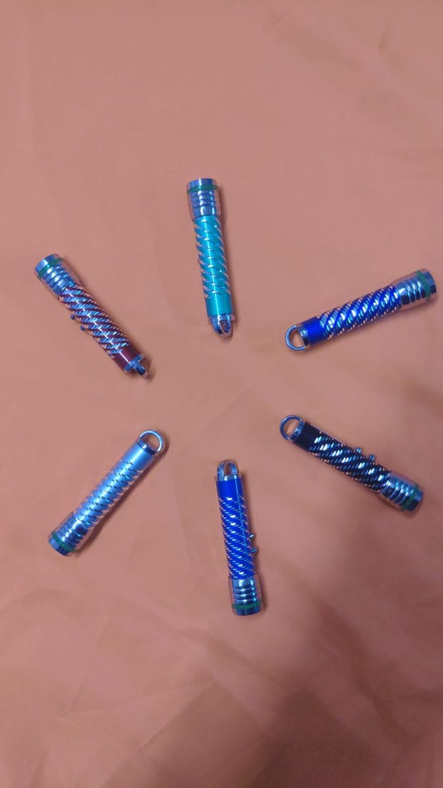 Metal Gövdeli Renkli Kedi ve Köpek oyuncağı lazer - Görsel 2