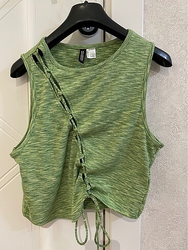 h&m yeşil büzgülü crop