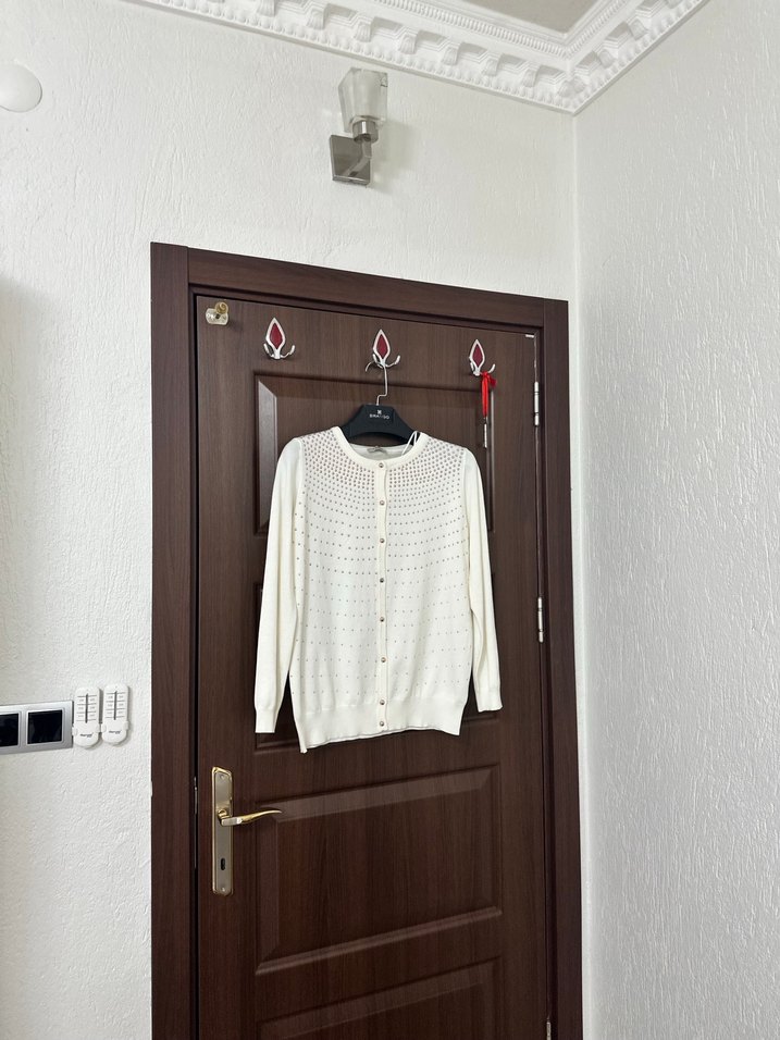 Nakışlı Beyaz Kadın Hırka - Görsel 3