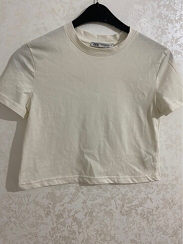 Beyaz zara model crop