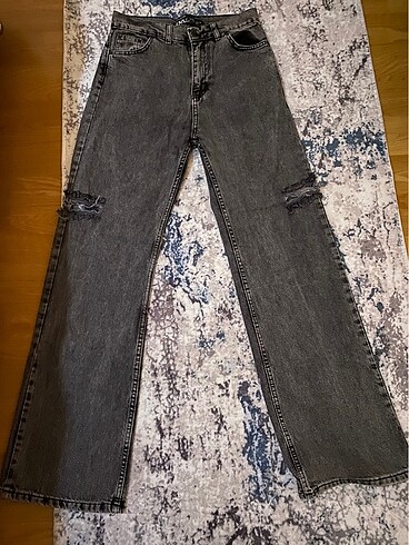 Gri yırtık pantolon(AÇIKLAMAYI OKUYUN)