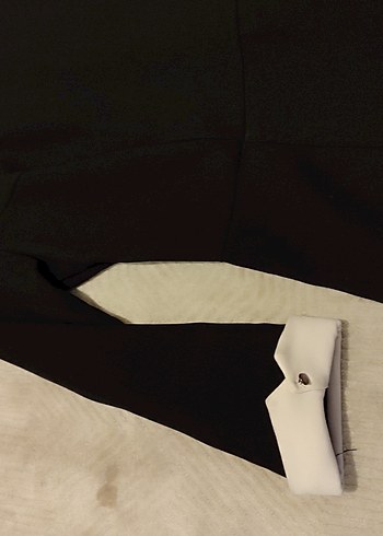 V Yaka Siyah Midi Kalem Elbise - Görsel 2