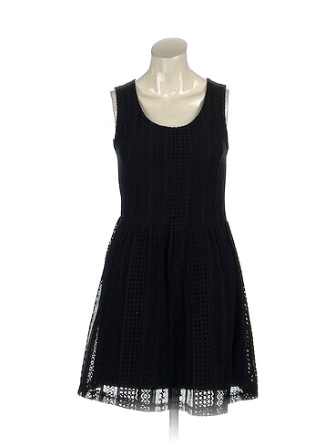 PreLoved Kısa Elbise %70 İndirimli.