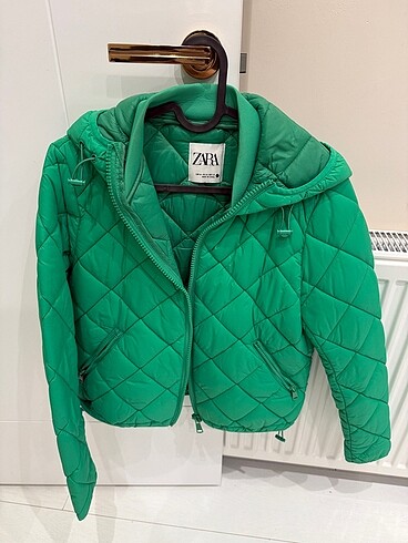 Zara Mont