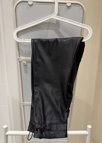 Kadın Siyah Deri Midi Şort, Kemerli - Görsel 3