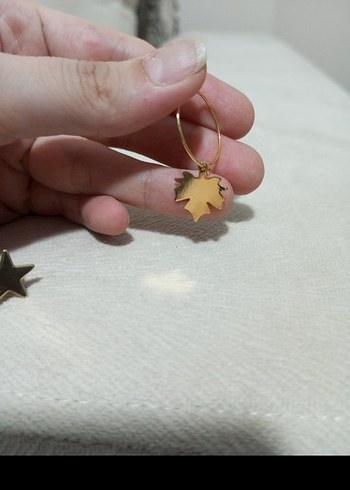 Accessorize Altın Renk Mini Yıldız ve Taşlı - Çınar Yaprağı Küpe