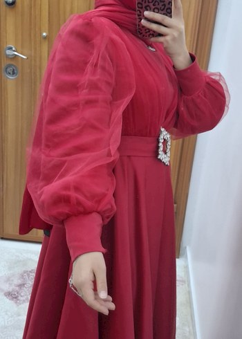 Uzun Kol, Yüksek Yakalı Kırmızı Tesettür Abiye - Görsel 3
