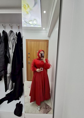 Uzun Kol, Yüksek Yakalı Kırmızı Tesettür Abiye - Görsel 6