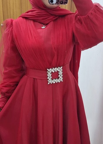 Uzun Kol, Yüksek Yakalı Kırmızı Tesettür Abiye - Görsel 2