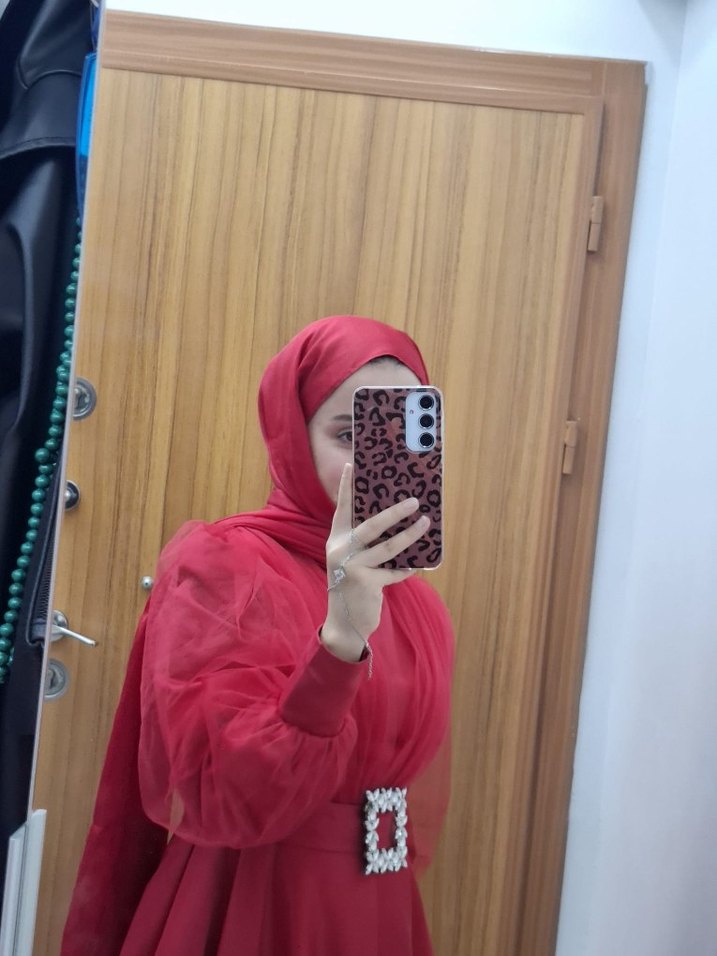 Uzun Kol, Yüksek Yakalı Kırmızı Tesettür Abiye - Görsel 5