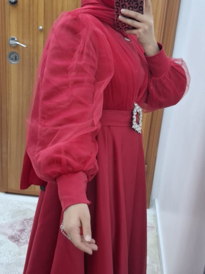 Uzun Kol, Yüksek Yakalı Kırmızı Tesettür Abiye - Görsel 3