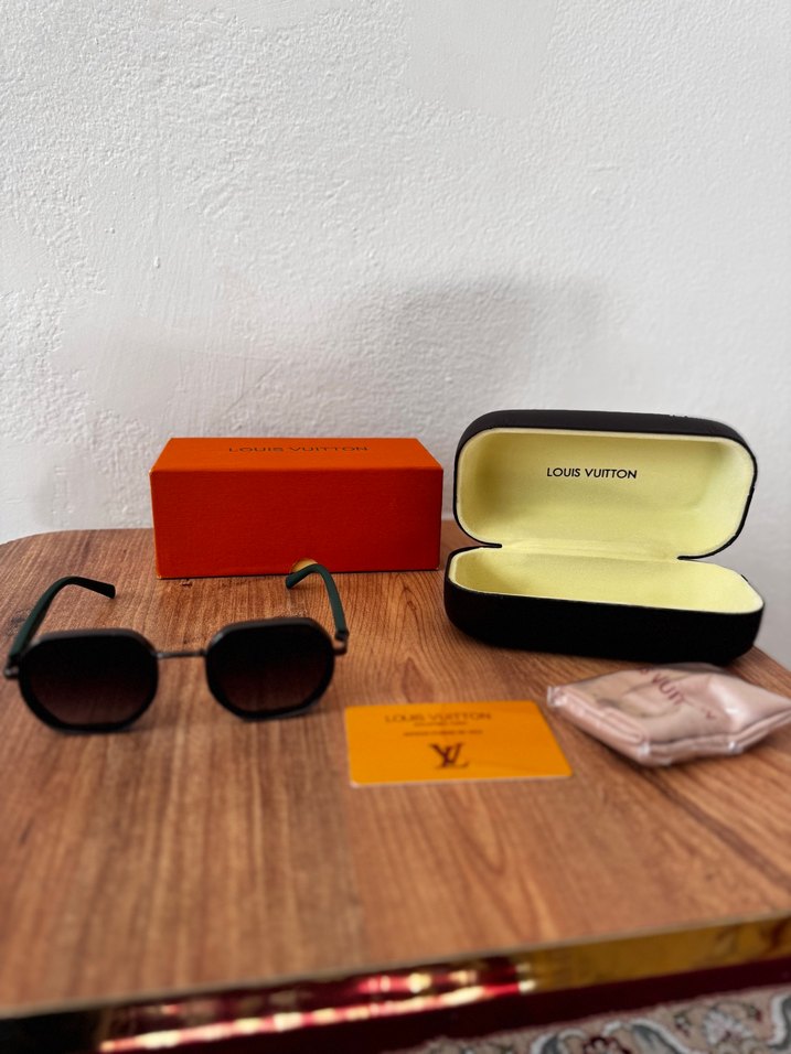 Louis Vuitton Siyah Kadın Gözlük - Görsel 3