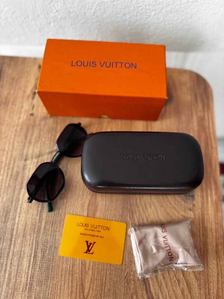 Louis Vuitton Siyah Kadın Gözlük - Görsel 2