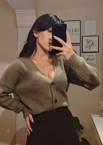 Bej V Yaka Düğmeli Triko Kazak - Görsel 2