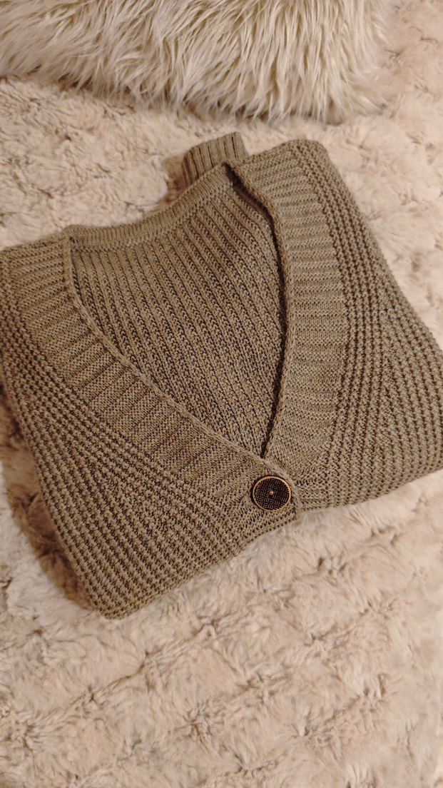 Bej V Yaka Düğmeli Triko Kazak - Görsel 5