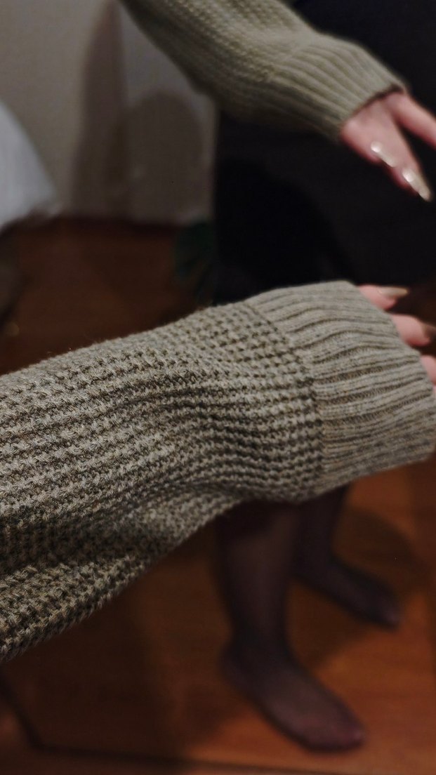 Bej V Yaka Düğmeli Triko Kazak - Görsel 4