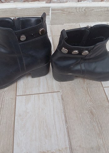 Siyah Deri Kadın Dolgu Topuklu Bot - Görsel 2