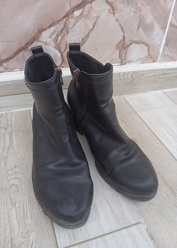 Siyah Deri Kadın Dolgu Topuklu Bot - Görsel 4