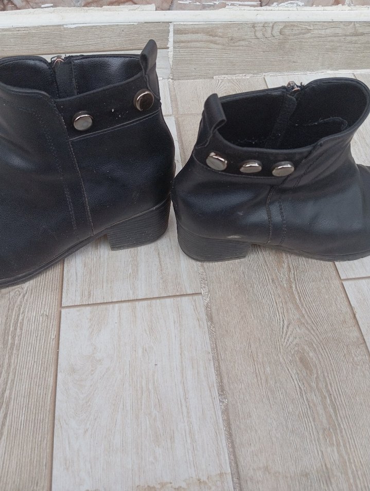 Siyah Deri Kadın Dolgu Topuklu Bot - Görsel 2