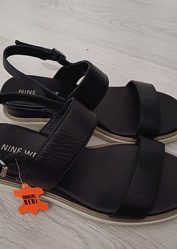 Nine West NINE WEST Siyah Kadın Dolgu Topuklu Tokalı Sandalet
