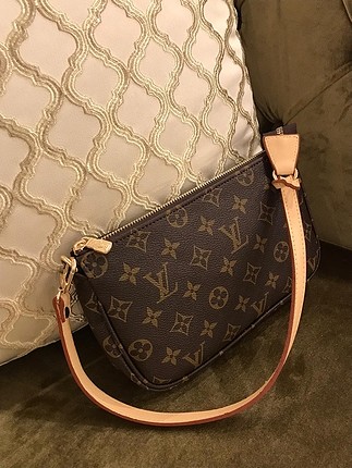 Louis Vuitton baget çanta