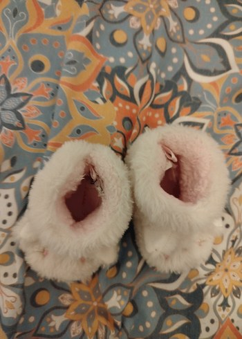 Beyaz Kürklü Nakışlı Kız Çocuk Ev Terliği - Görsel 2