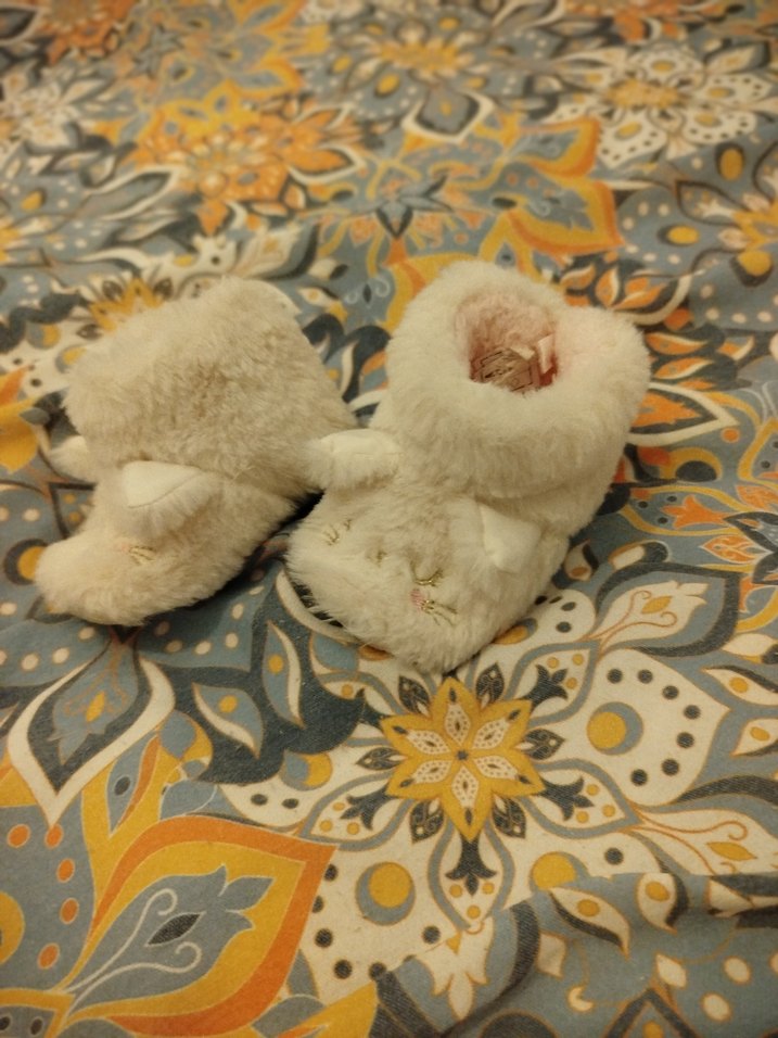 Beyaz Kürklü Nakışlı Kız Çocuk Ev Terliği - Görsel 4