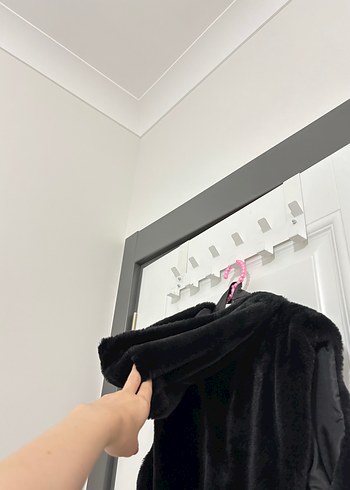 s Beden siyah Renk Siyah Kürklü çantalı kemerli yelek