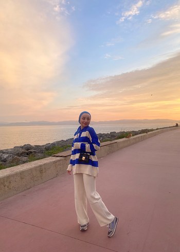 Mavi Batik Desenli Boğazlı Triko Takım