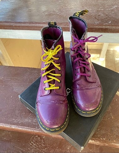 DR MARTENS