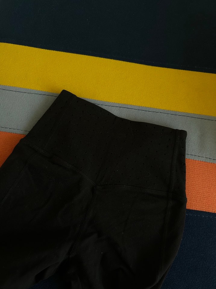 Orijinal korseli Nike Siyah Yüksek Bel Spor Tayt — görsel 4/5