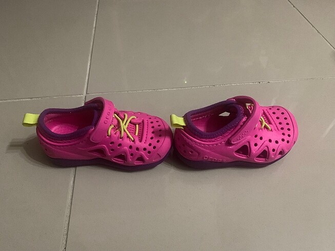 24 Beden Crocks Swiftwater Play Shoes Kız çocuk C7(23-24 numara) ayakkabı