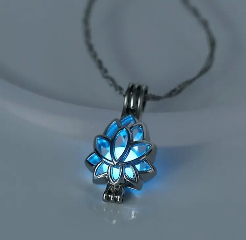 Işıldayan Lotus Kolye