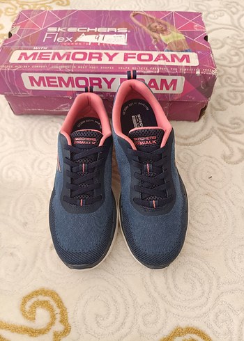Skechers 37 no sıfır orjinal bayan ayakkabı. rahat ve hafiftir.
