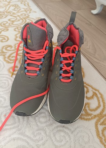 New Balance New Balance marka 40.5 no sıfır orjinal su gecirmez bayan bot.