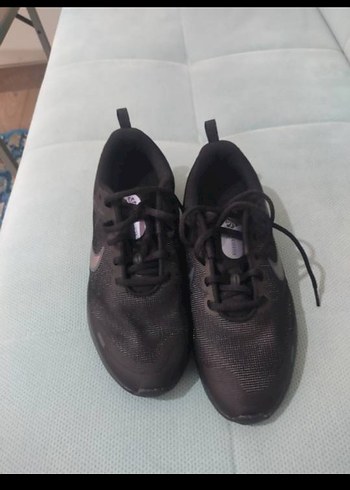 Nike Siyah 38.5 no orjinal sıfır Kadın Spor Ayakkabı.