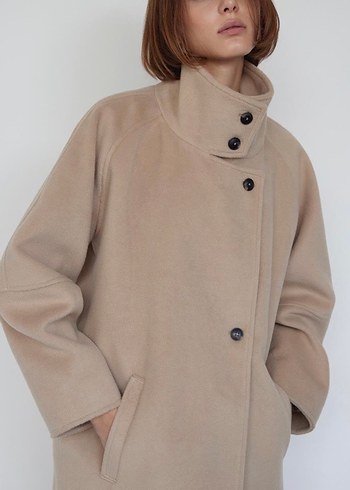 Düğmeli Bej Uzun Kaban - Görsel 4