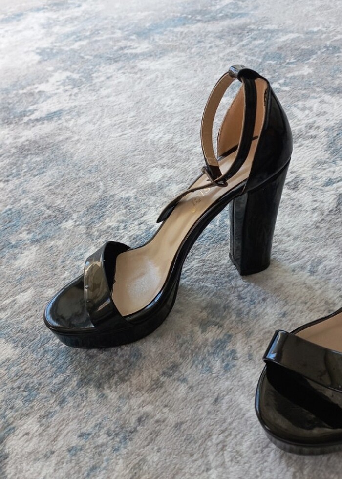 Siyah platformlu topuklu ayakkabı  - Görsel 3