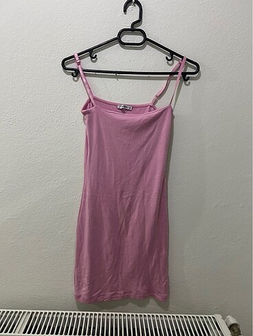 Pembe elbise