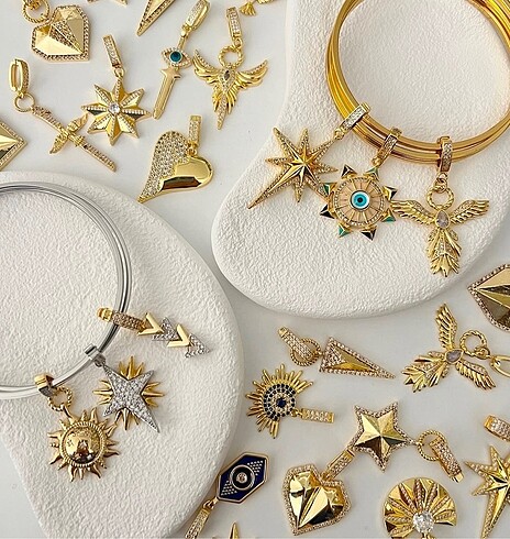 Ajda charm