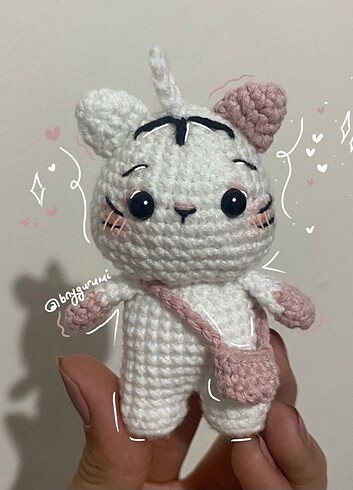 Amigurumi Çantalı Kedicik Oyuncak