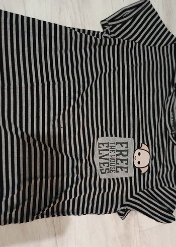 Düğmeli Gri Çizgili  Tişört - Görsel 2