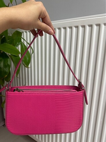 Pembe çanta