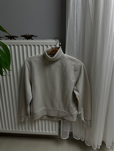 Zara sweatshirt