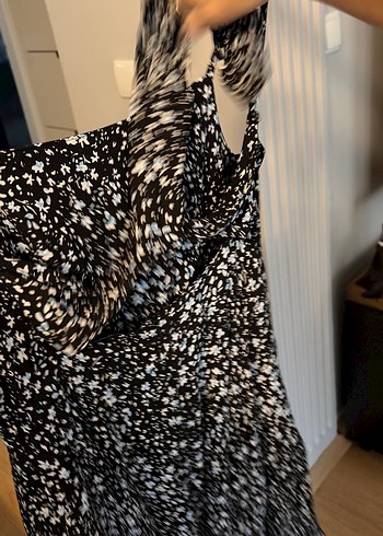 Siyah Çiçekli Mini Askılı Kadın Elbise - Görsel 3