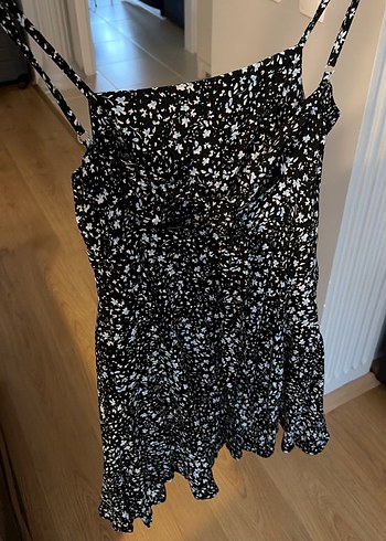 Siyah Çiçekli Mini Askılı Kadın Elbise - Görsel 2