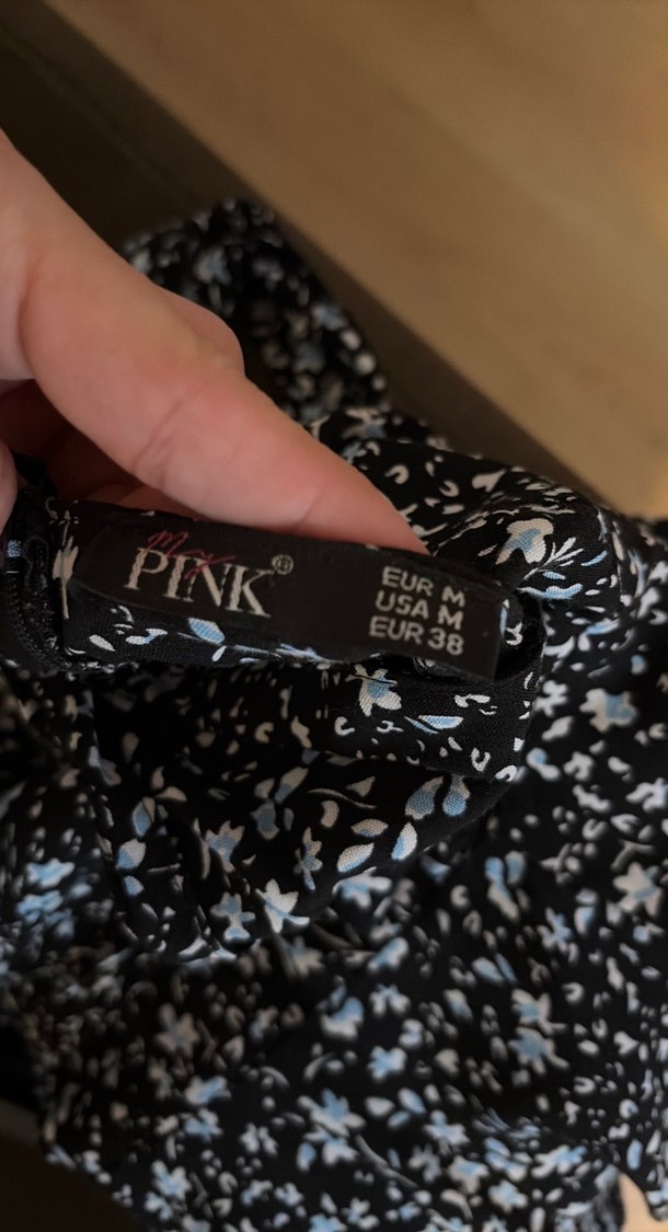 Siyah Çiçekli Mini Askılı Kadın Elbise - Görsel 4